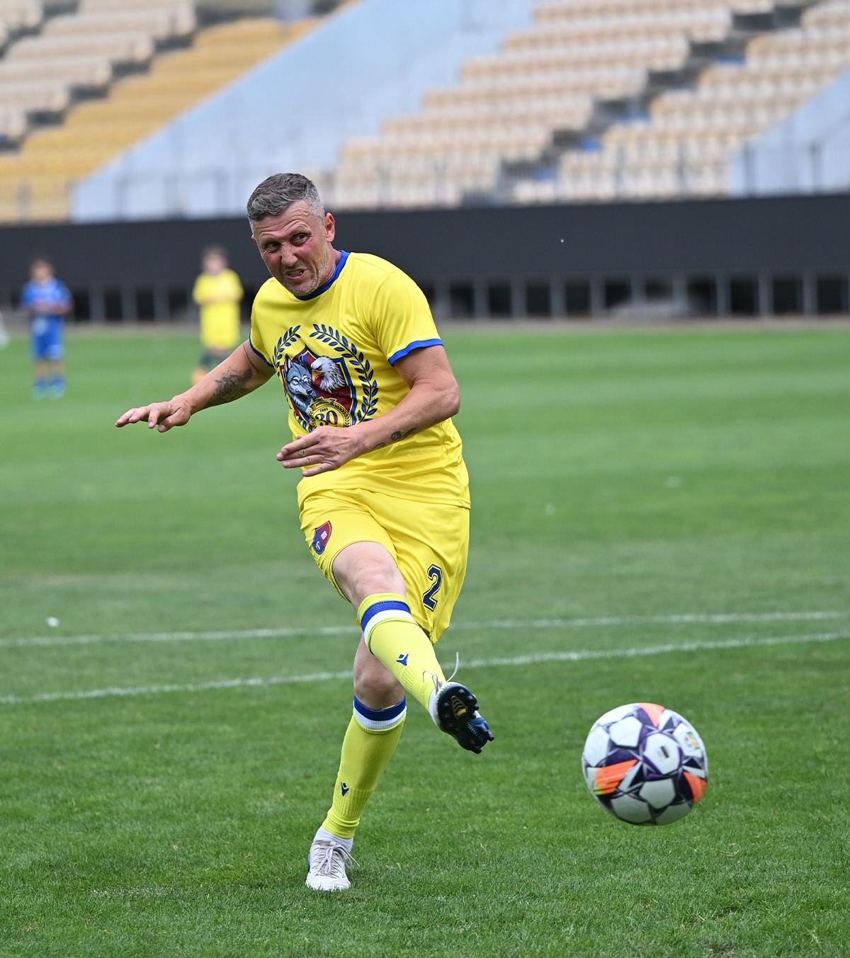 Închisoare cu suspendare Fost internațional român,  condamnat după ce a fost prins de două ori la volan fără permis. Mai este acuzat pentru un accident rutier