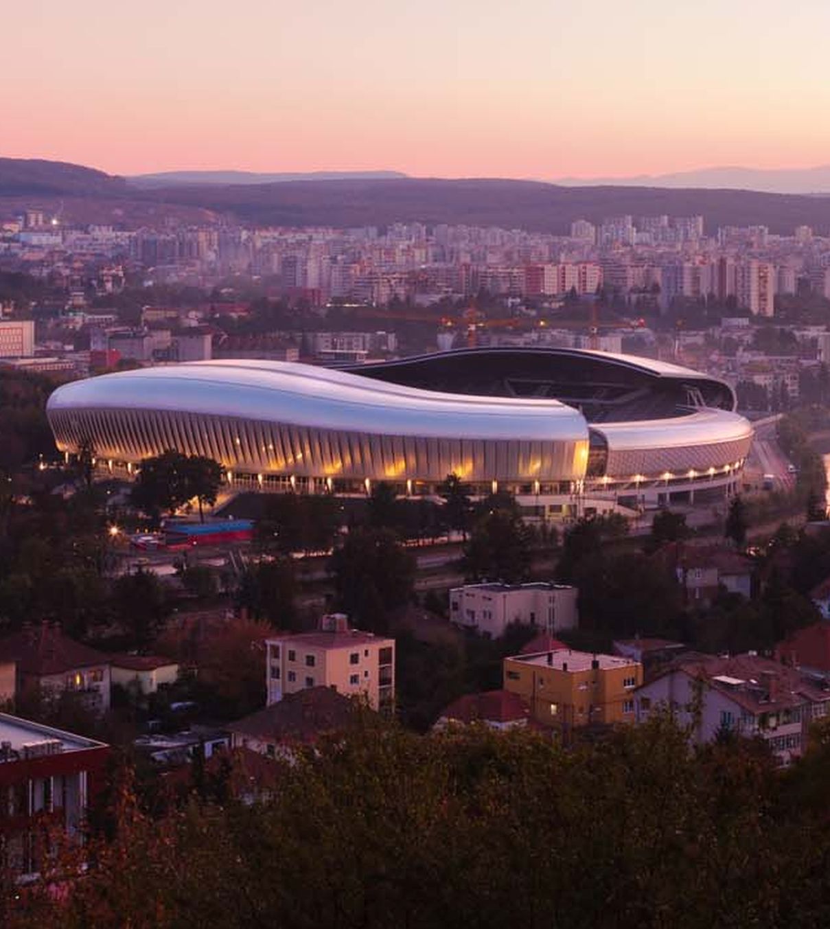 U Cluj și CFR, ca AC Milan și Inter? Rivalele ar putea împărți același stadion din sezonul viitor » Varga: „Pe toți îi scutim, numai pe CFR nu?!”