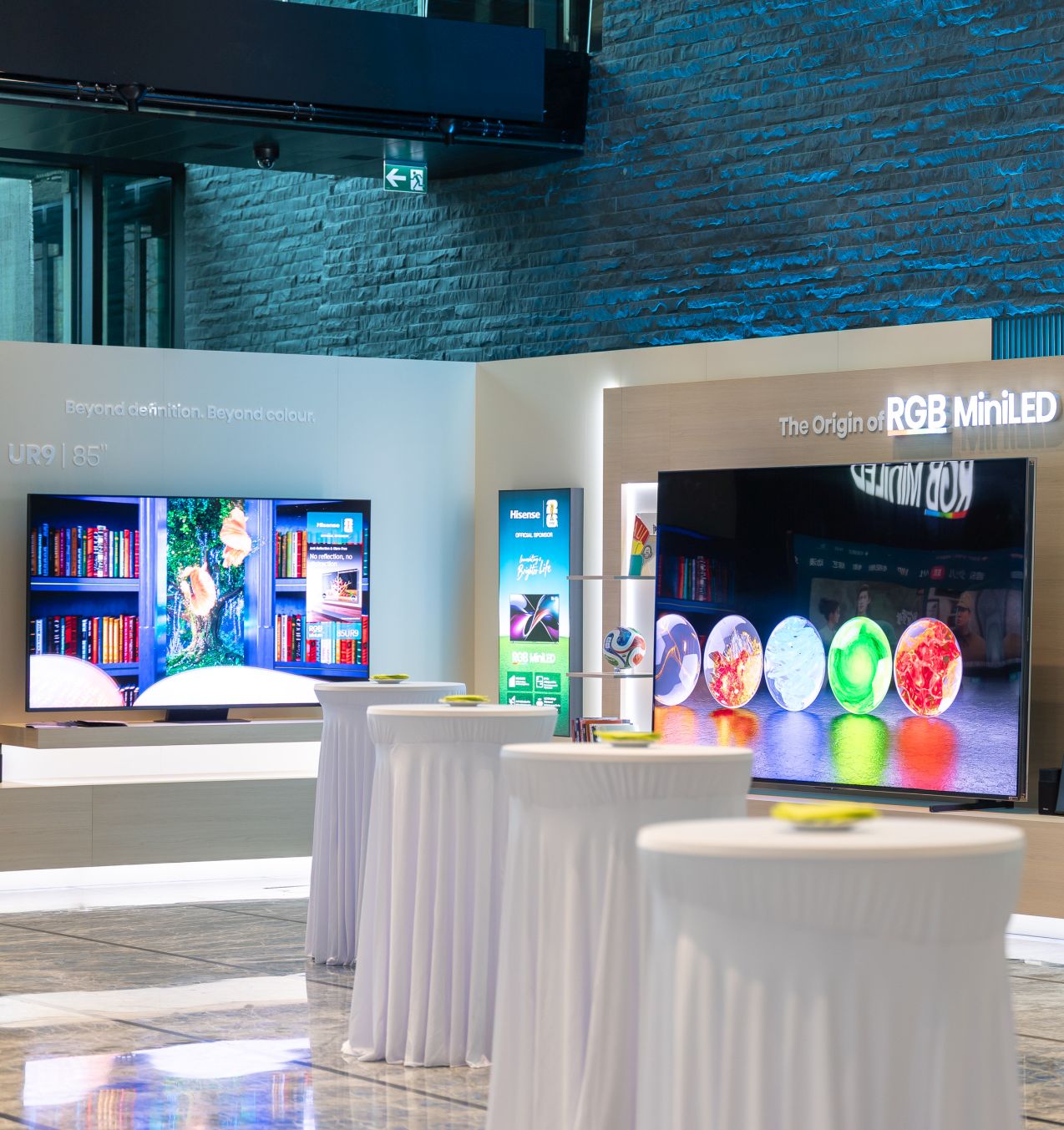 Hisense și FIFA duc experiența fotbalului la un nou nivel cu televizoarele RGB MiniLED 2026