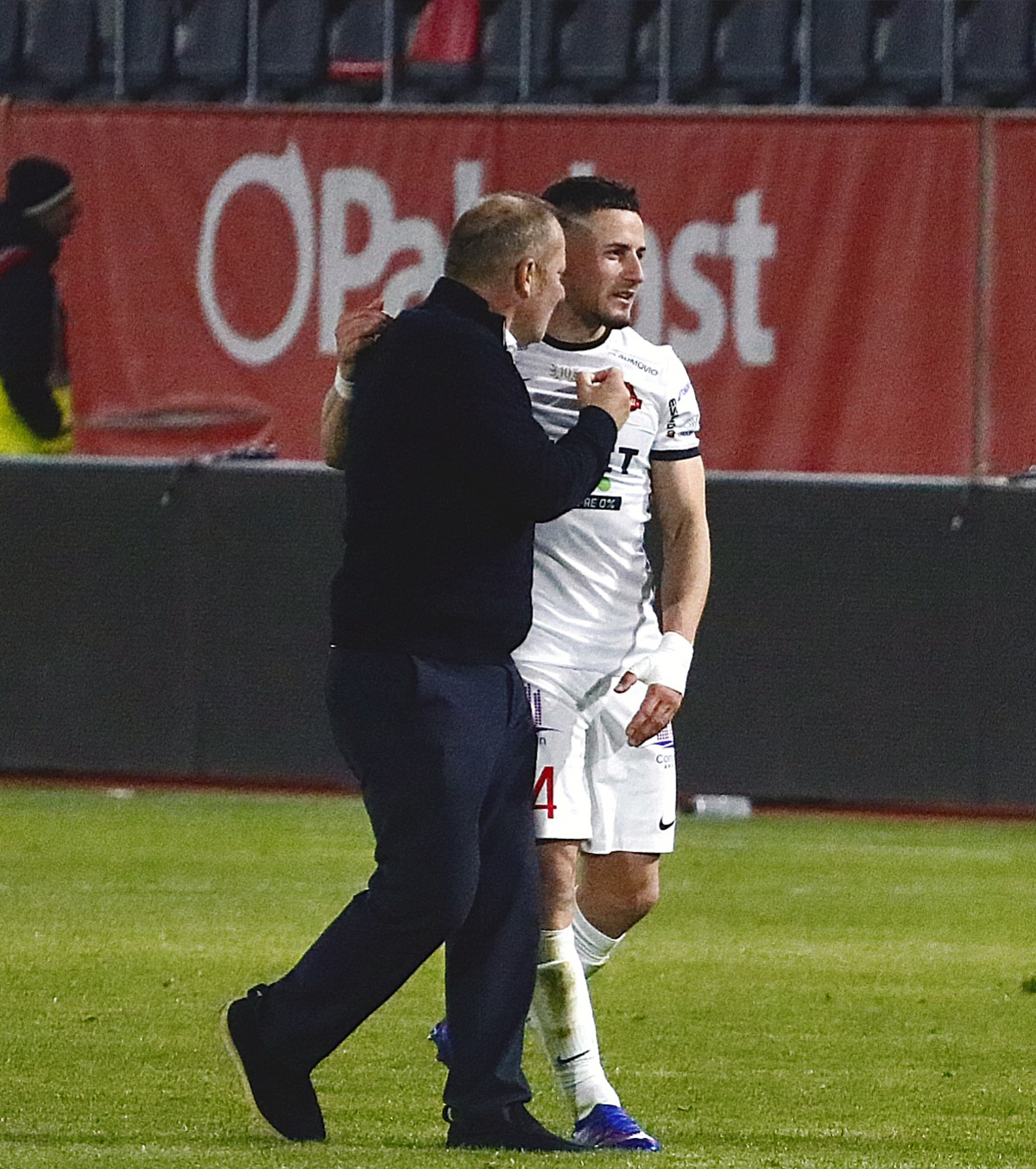 Criză la Hermannstadt  Doi jucători și-au reziliat contractele înaintea meciului cu Petrolul! » Dorinel Munteanu: „Ăștia te lasă la greu”