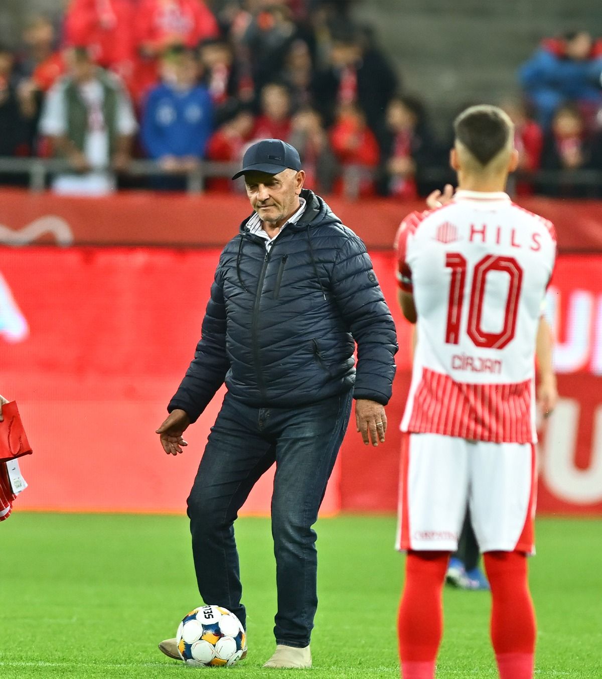 L-a impresionat pe Demollari Cine este jucătorul de la Dinamo lăudat de legendarul fost jucător al „câinilor”: „Tânăr, talentat”