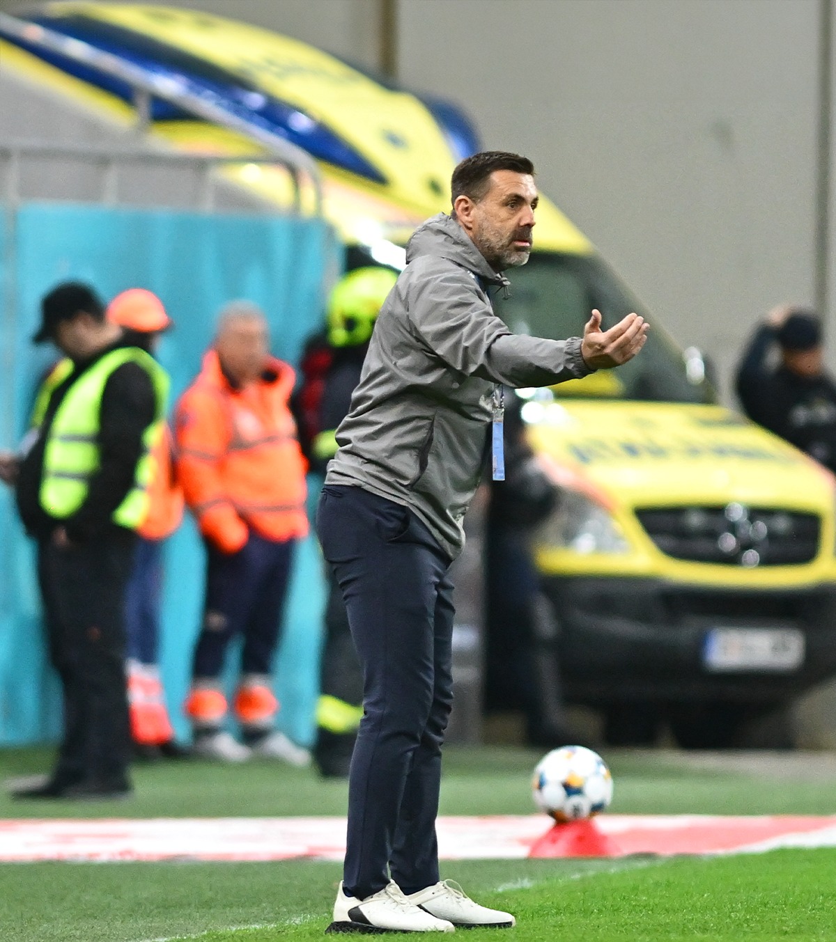 Ce le-a spus Kopic la pauză Antrenorul lui Dinamo a dezvăluit discuția cu jucătorii + a vorbit și despre accidentarea lui Karamoko