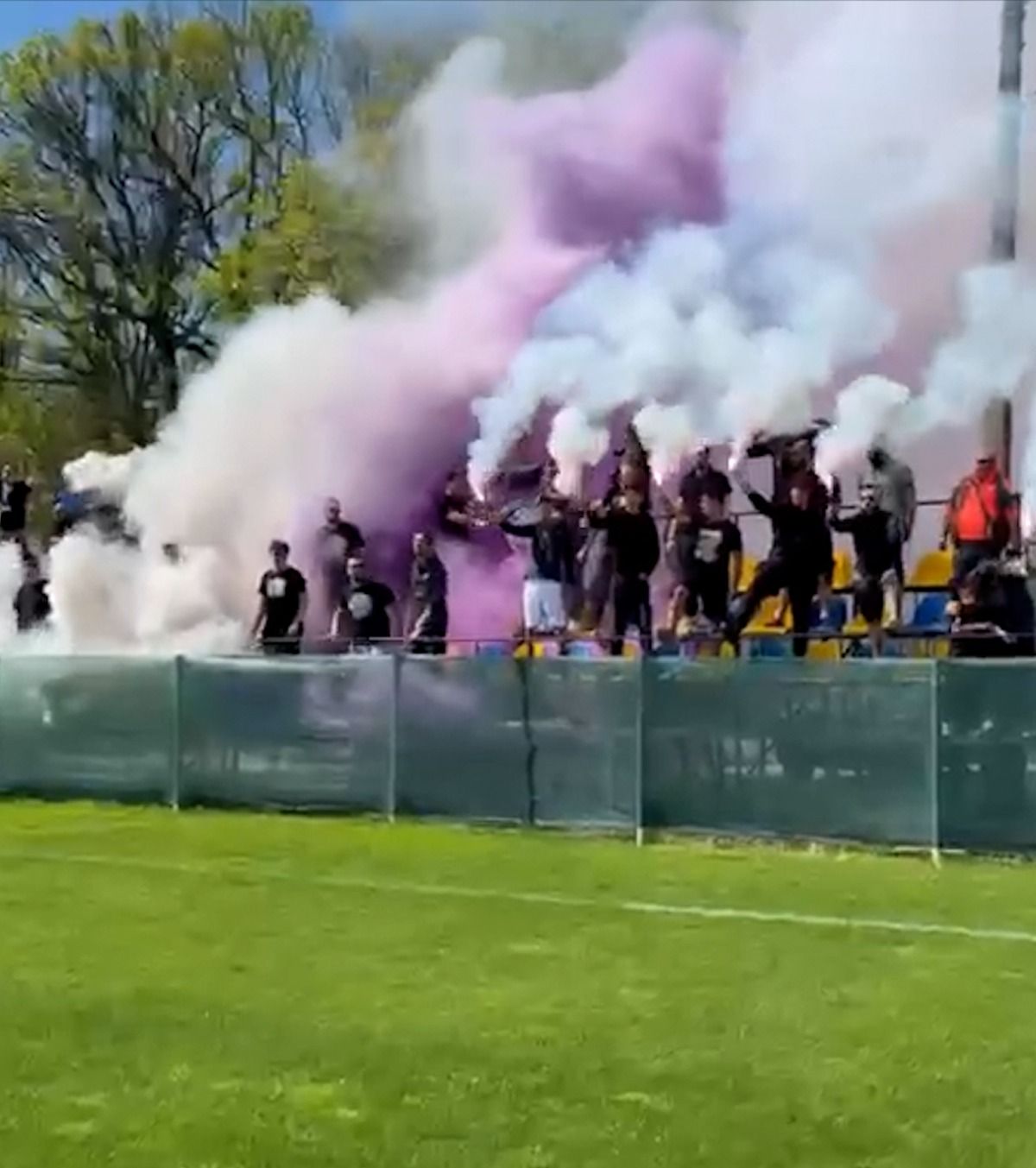 „Aduceți Cupa în Trivale” VIDEO.  Galeria de la FC Argeș a făcut spectacol la antrenamentul echipei, înainte de semifinala cu U Cluj