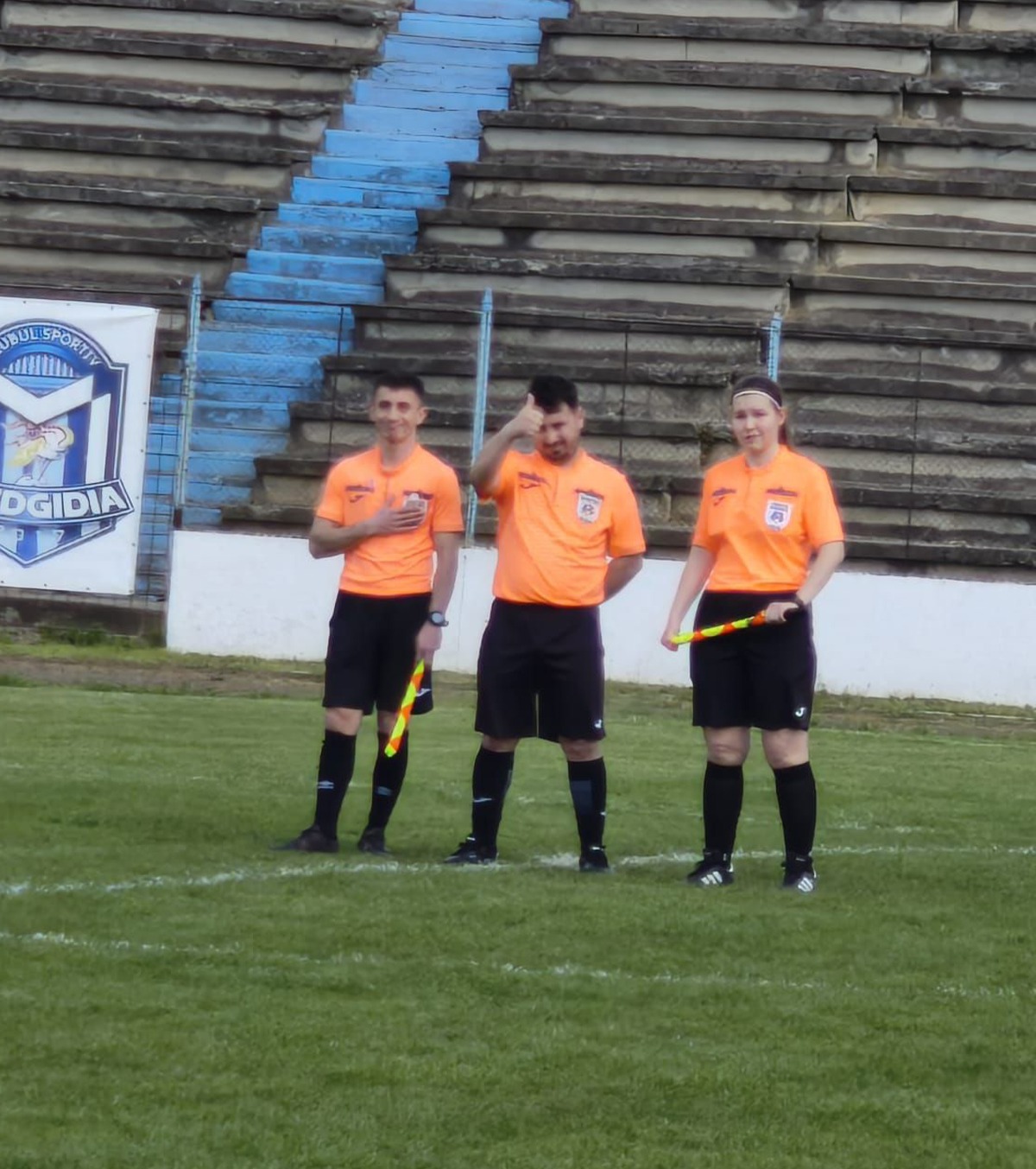 „Am coborât imediat spre teren”  Reacții după ce mama unui junior a amenințat arbitrii: „Facem memoriu!”