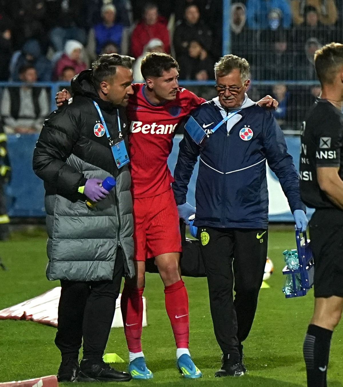 PROBLEME PENTRU MICULESCU VIDEO+FOTO O pasă greșită l-a scos din joc! Dureri la genunchiul stâng și  emoții pentru o accidentare serioasă