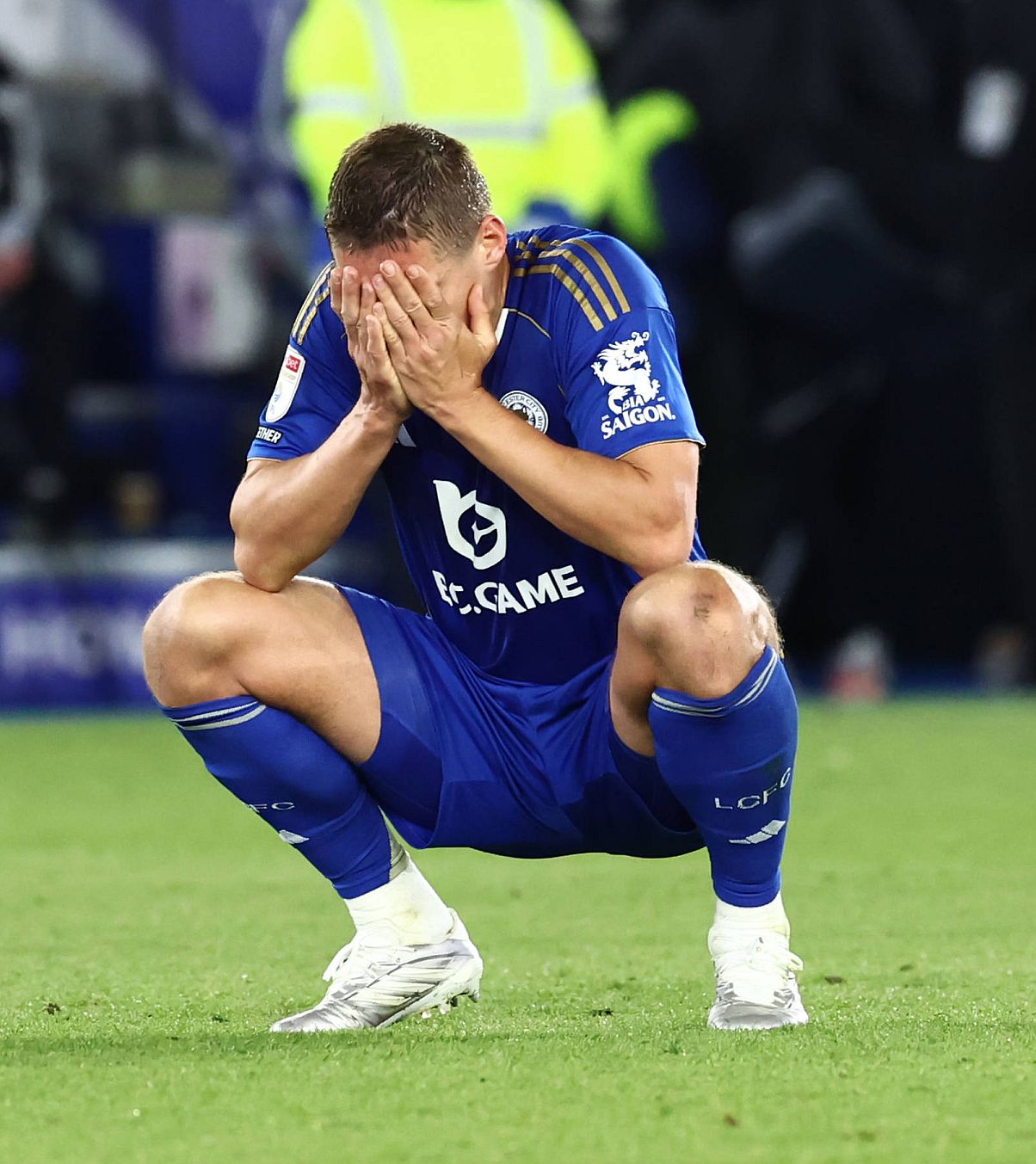 Șocantul Leicester La fix 10 ani după incredibilul titlu în Premier League, retrogradează în liga a 3-a! Cauzele unui picaj necontrolat