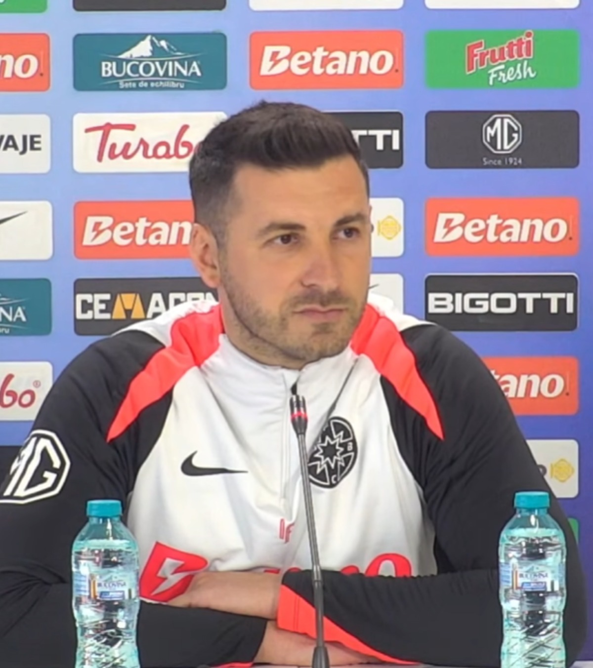 „Nu ne-a lăsat nimic” Rădoi n-a luat legătura cu înlocuitorul său la FCSB: „N-am vorbit, dar n-am venit de acasă fără să știm ce e aici”