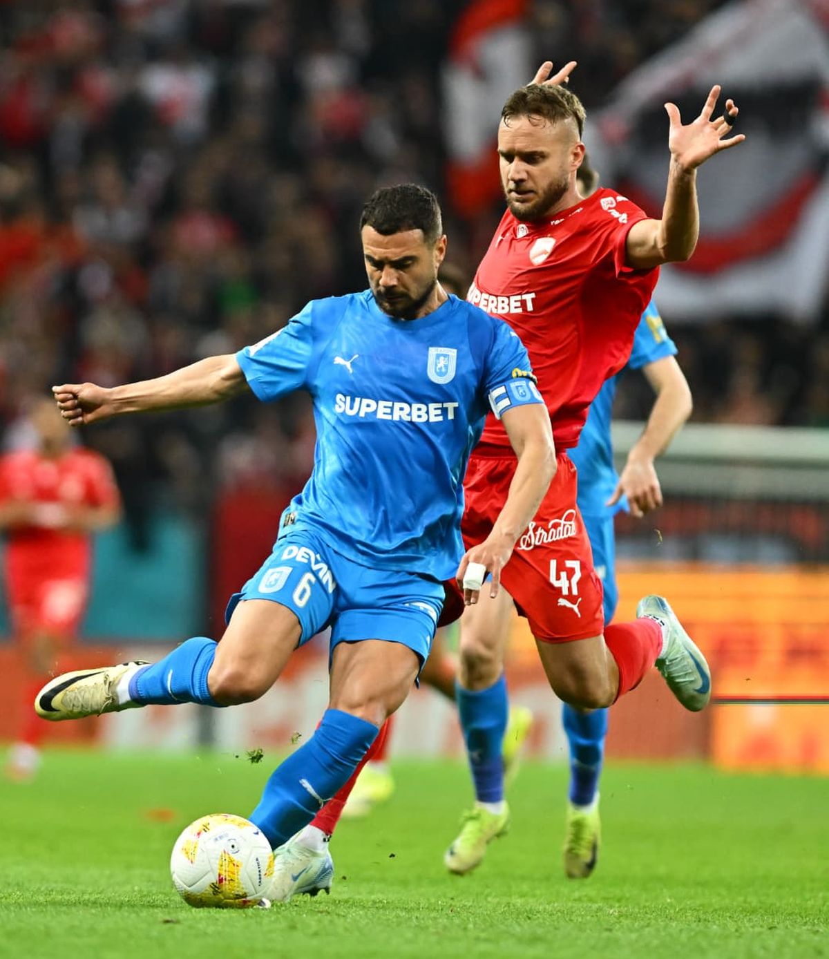 Pușcaș, imaginea suferinței! Atacantul lui Dinamo a avut o primă repriză slabă împotriva Craiovei. Mereu blocat, în ofsaid sau în contratimp