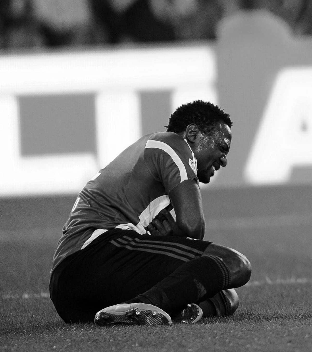 S-a prăbușit pe gazon Un fost internațional nigerian a decedat la 40 de ani, la un meci demonstrativ