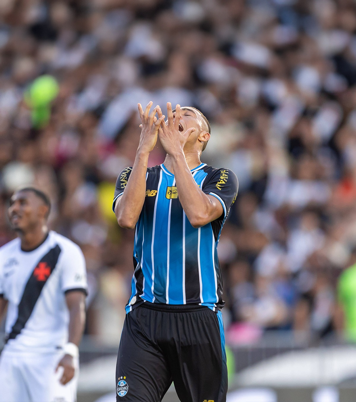 Moment incredibil VIDEO. Fostul atacant din Premier League a ratat 3 penalty-uri în decurs de 6 minute