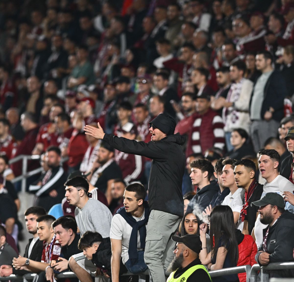 Tocați de fani VIDEO. Ultrașii Rapidului, fără milă! Și-au huiduit și ironizat favoriții + ce au făcut când l-au văzut pe Șucu