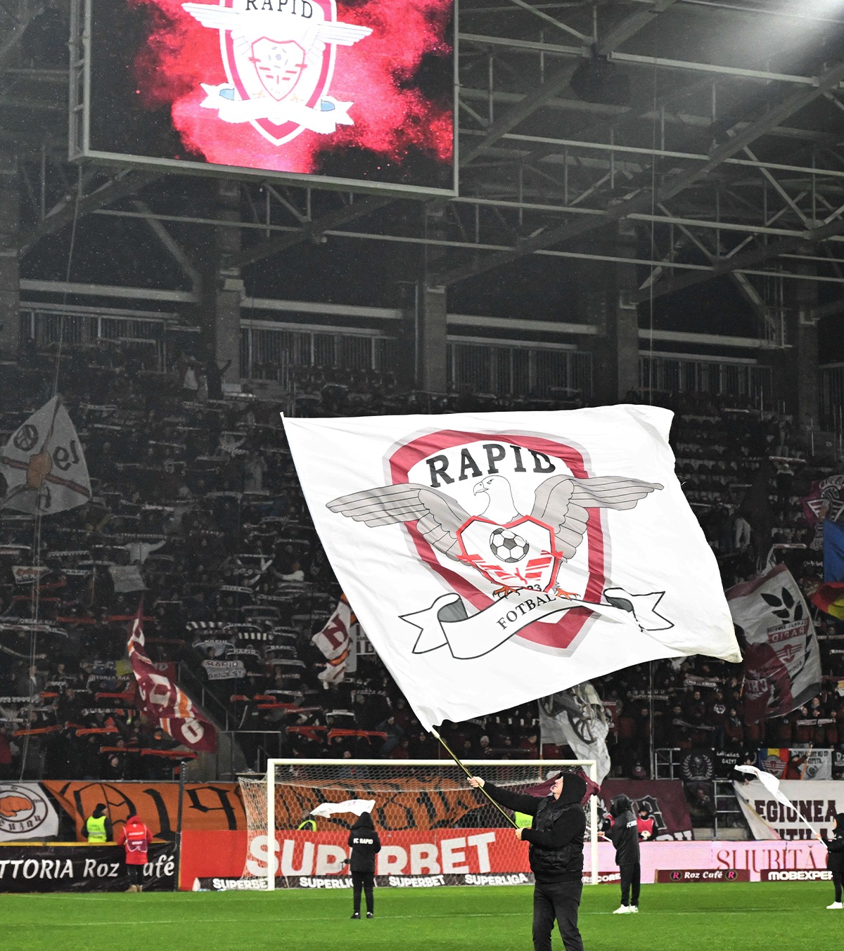 Ultrașii boicotează „UEFAntasticii” Peluza Nord a Rapidului refuză să participe la reeditarea duelului cu Steaua din Cupa UEFA și îl atacă pe Lovin: „Submediocru”
