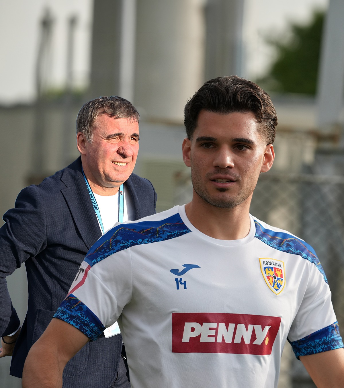 Moment istoric la  națională Meciul cu Georgia îi plasează pe Gică Hagi și Ianis în grupul restrâns al fotbalului mondial: tată selecționer - fiu jucător