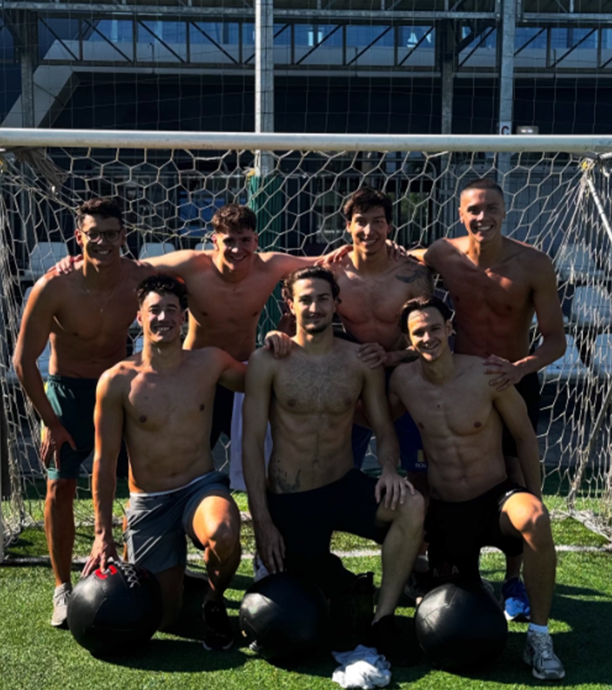 „Nu ne apucăm de fotbal” FOTO. David Popovici, postare virală de pe gazon, chiar în ziua în care începe Campionatul Mondial