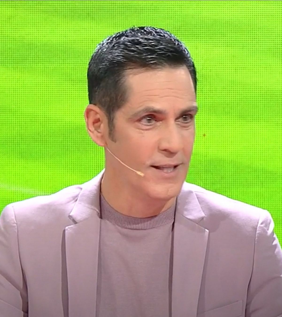 „Ce caută Ștefan Bănică la Mondial?!” Critici unanime după prezența artistului în studioul inaugural al Antenei 1, alături de Generația de Aur