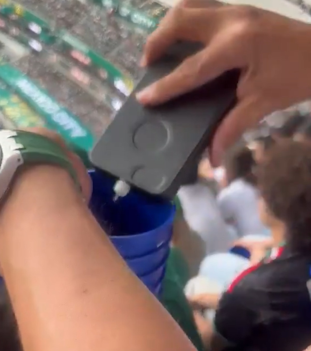 Alcool în „telefon” Cum a introdus un suporter tequila pe stadion la meciul de deschidere al CM 2026