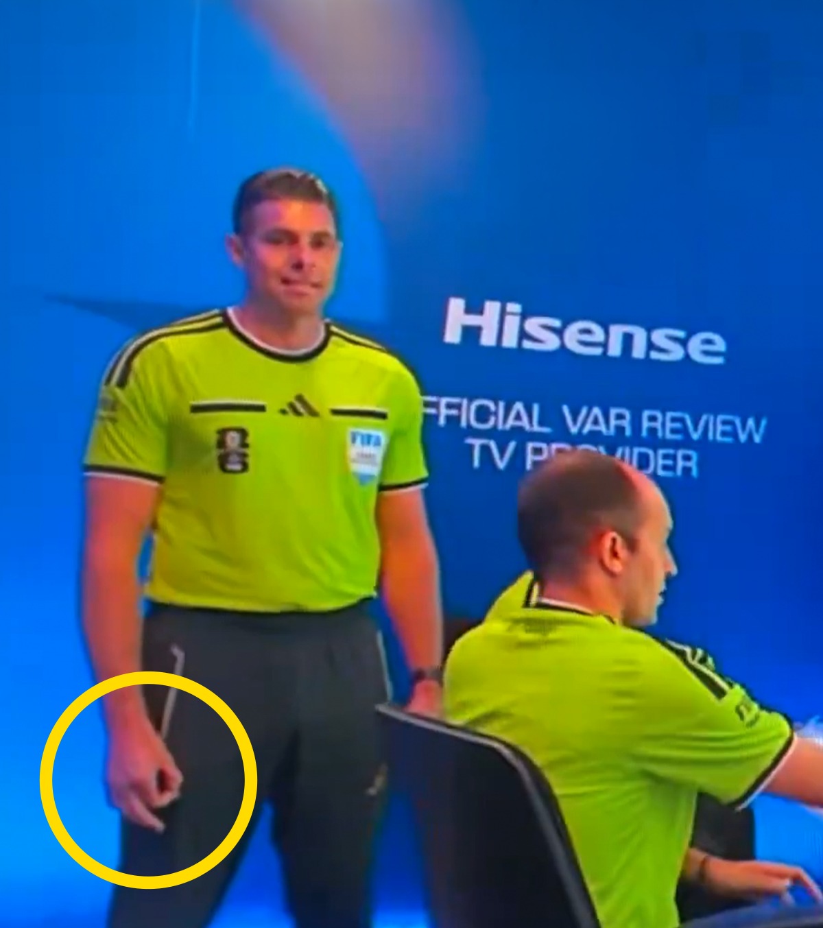 FIFA a deschis o anchetă FOTO: E incredibil ce a putut să facă arbitrul din camera VAR! Se cere excluderea lui de la Mondial