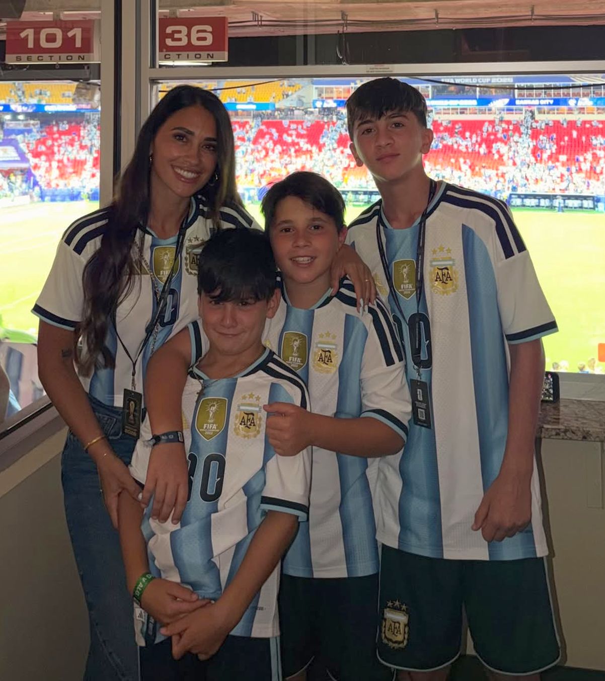 Adidas, mesaj viral Antonela Roccuzzo, soția lui Lionel Messi, a primit o cerere aparte de la sponsorul tehnic al superstarului Argentinei: „Te rugăm!”