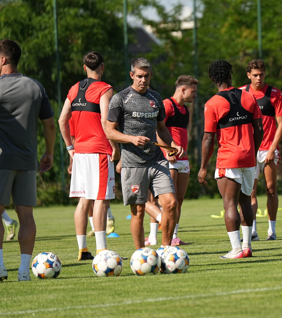 Surprize mari la Dinamo Nuno Campos ia în cantonament un jucător crescut de FCSB! Cine rămâne în afara lotului