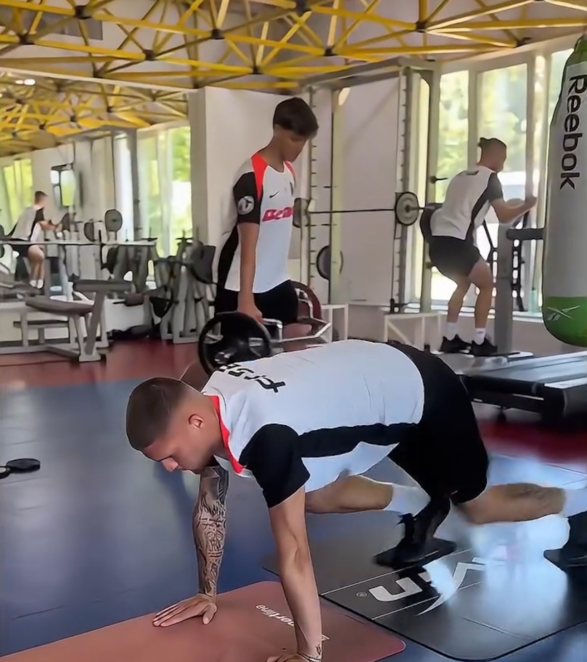 Au furat startul FOTO.  Trei jucători de la FCSB s-au întors mai devreme la antrenamente. Când se termină vacanța pentru restul echipei