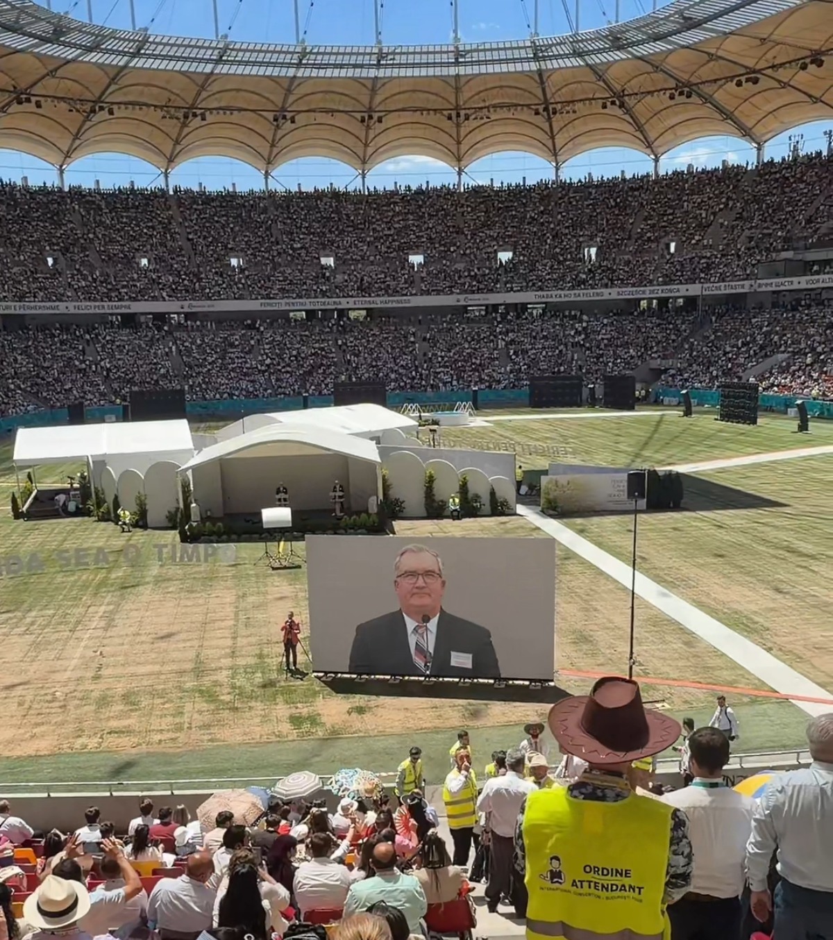 Ce se mai întâmplă pe Arena Națională 35.000 de oameni, pe stadion pentru discursuri biblice și activități religioase: „În pofida opoziției din trecut”