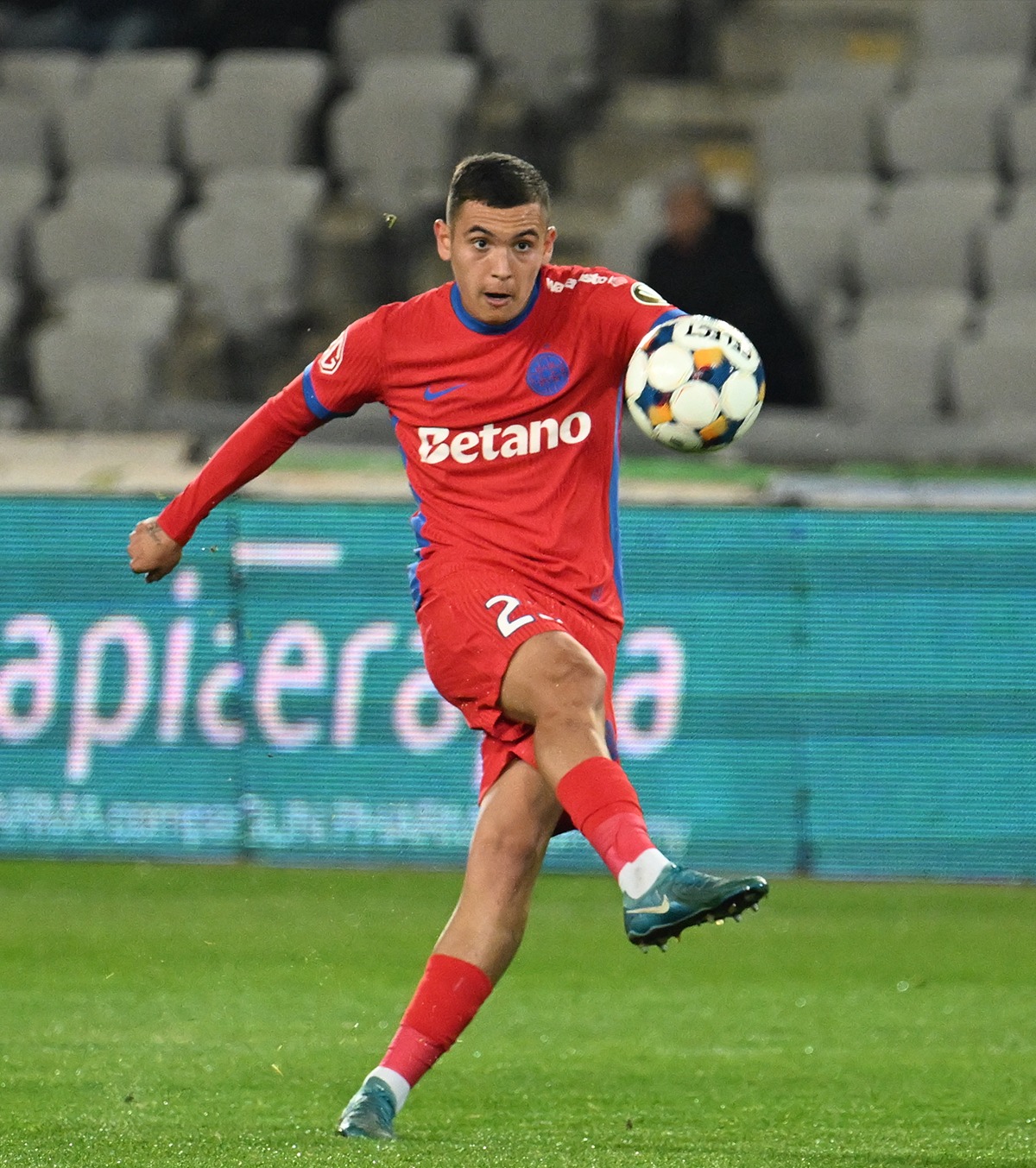 O nouă plecare de la FCSB Jucătorul a fost prezentat deja de o altă echipă din Liga 1