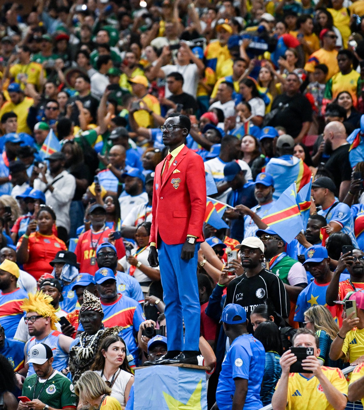 A atras toată atenția  VIDEO. Fanul emblematic al RD Congo, prezent în premieră pe stadion la CM 2026 » De ce a lipsit în primul meci