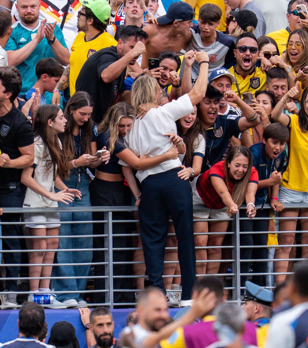 Spider-Man de la CM 2026! FOTO. Selecționerul Ecuadorului a oferit una dintre imaginile memorabile ale anului. Ce a făcut după ce a învins Germania