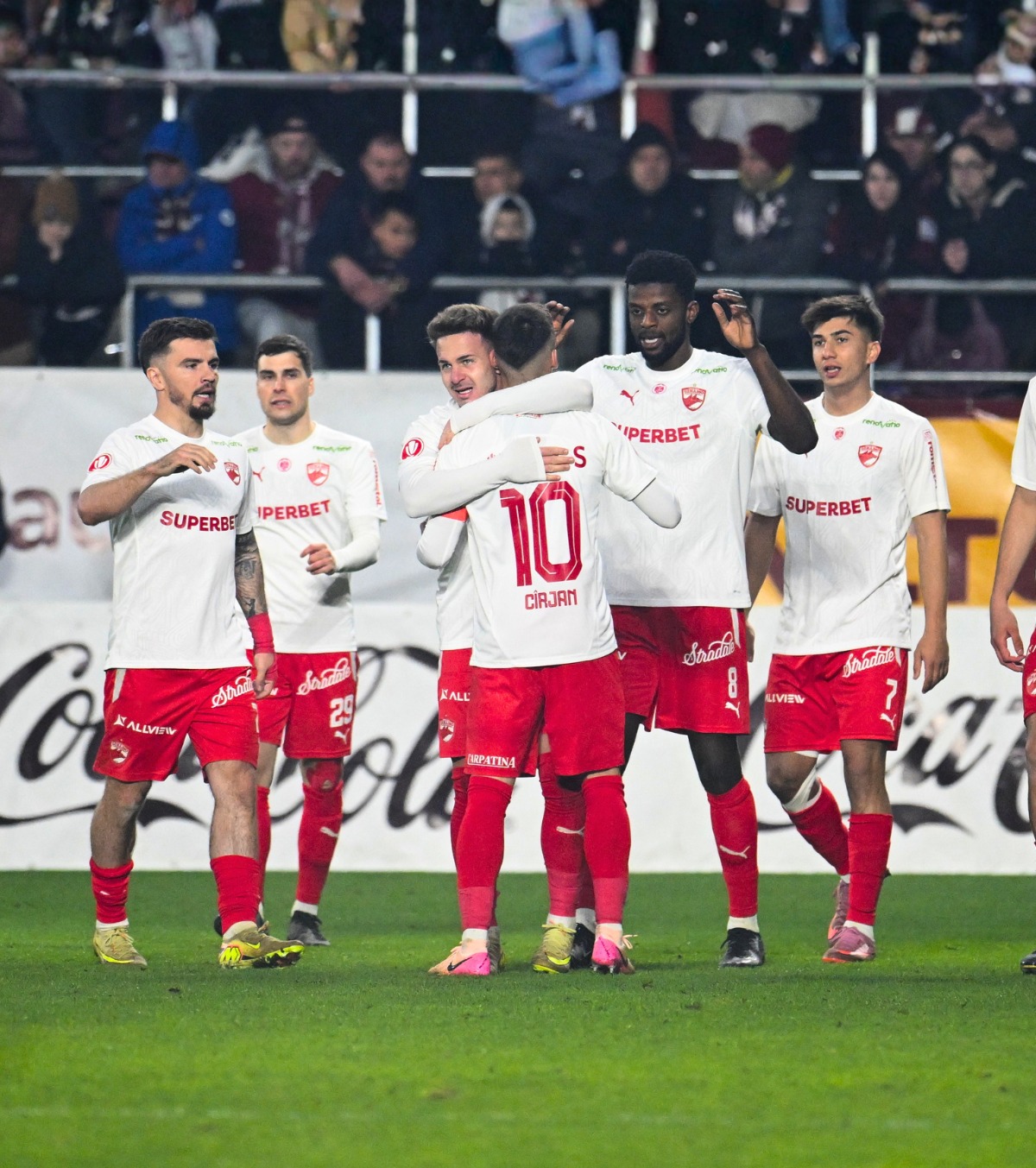 Continuă plecările la Dinamo  Jucătorul se desparte de echipă după 6 ani! Ce oferte are