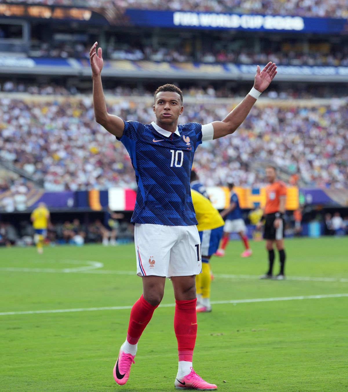 Așa ratare, așa reacții FOTO. Doi fani francezi au oferit imaginea zilei la CM 2026, după ce Mbappe a tras în bară cu poarta goală în meciul cu Suedia