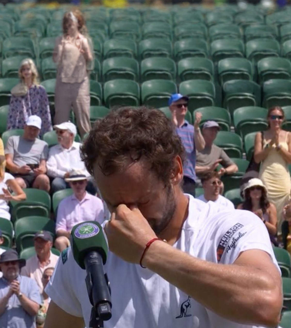 Moment emoționant la Wimbledon FOTO: Roman Safiullin și soția, în lacrimi după a treia victorie în fața unui favorit! Duel tare în turul următor