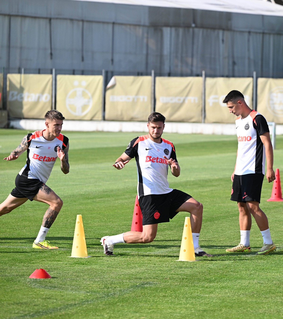 „Locomotiva acestei echipe” Remarcatul lui Mihai Stoica din cantonamentul celor de la FCSB: „Implicarea lui este alta”