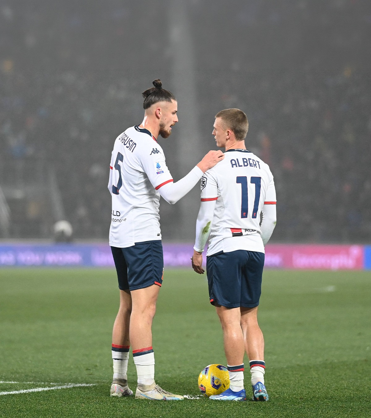 Mesaj special la Fiorentina  Fostul coleg de la Genoa l-a întâmpinat pe Radu Drăgușin: „Bine ai venit, frate”