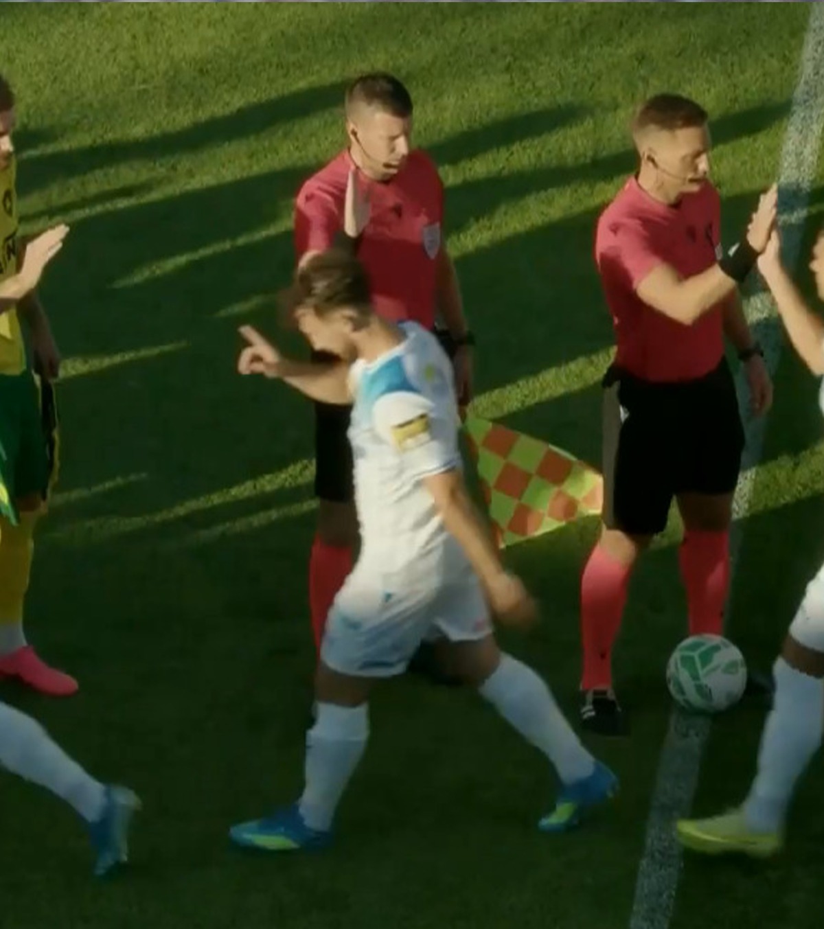 U Craiova, moment tensionat FOTO. Doi jucători ai oltenilor au refuzat să dea mâna cu adversarii de la Vitebsk » Legătura cu războaiele Rusiei