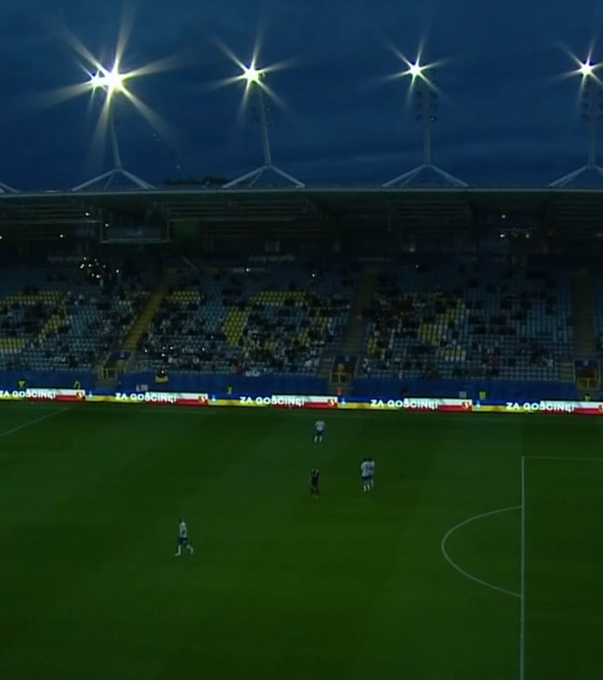 A picat nocturna! FOTO. Probleme la meciul Dinamo Kiev - U Cluj. Meciul a fost întrerupt în minutul 84