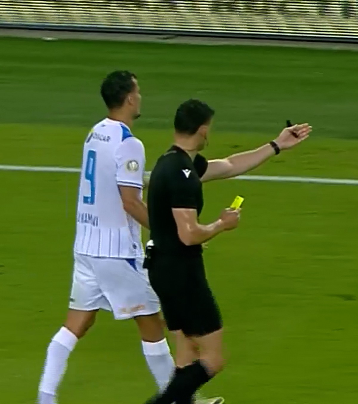 Gafa lui Al Hamlawi FOTO: Gestul fotbalistului de la Craiova i-a bulversat pe comentatori. A încălcat regulamentul, iar „centralul” i-a dat galben