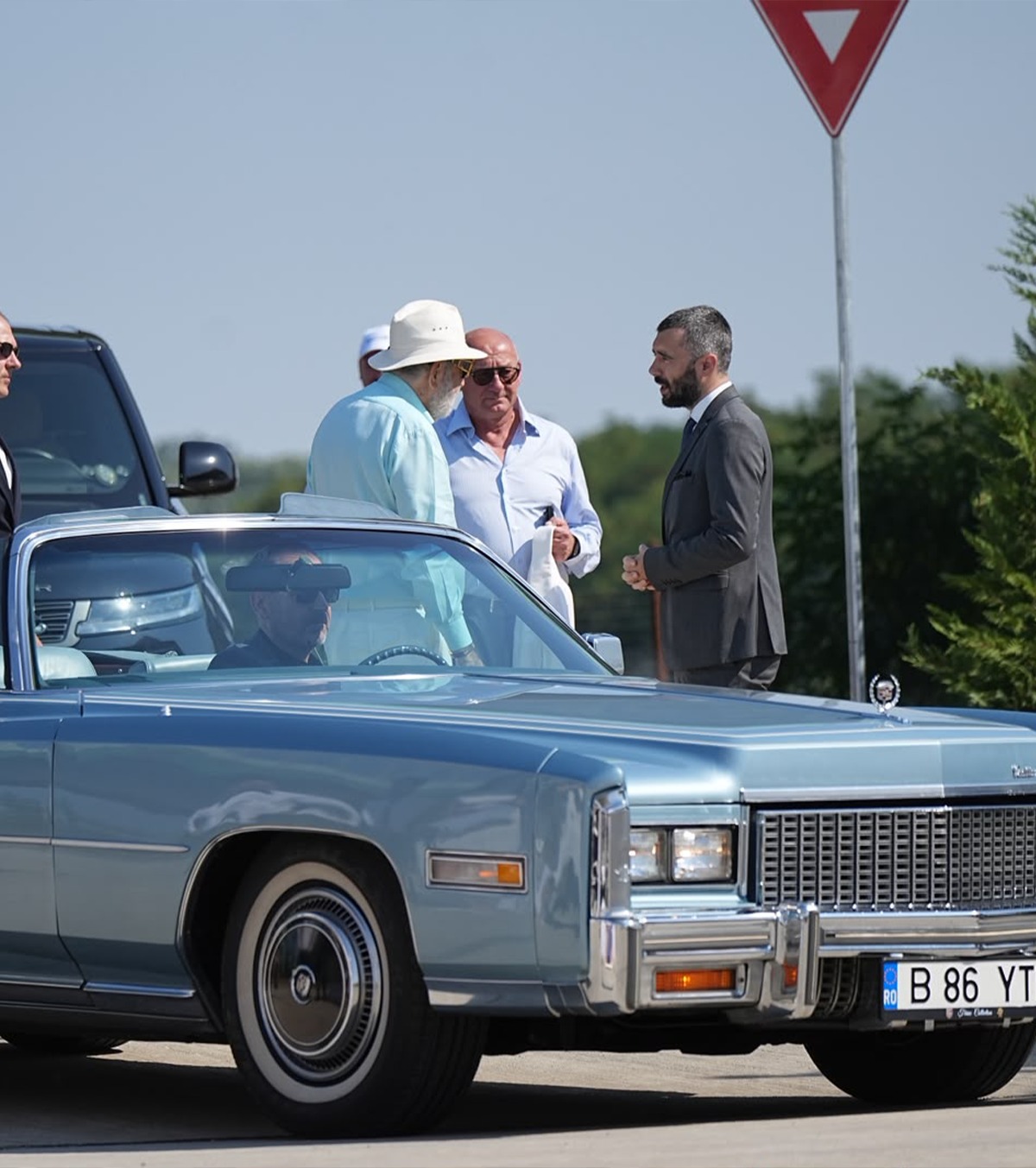 Ion Țiriac, apariție vintage FOTO: A făcut senzație la inaugurarea Sălii „Nadia Comăneci”: a venit cu un Cadillac din anul notei de 10 perfecte! Valoarea mașinii