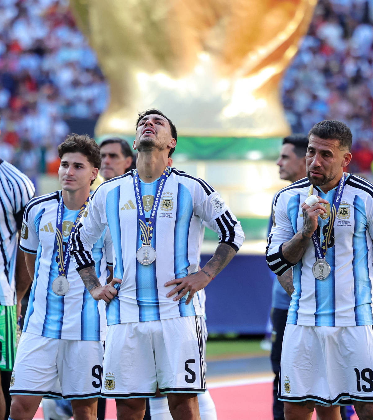 Le-au întors spatele spaniolilor FOTO: Gestul urât făcut de naționala Argentinei, la festivitatea de premiere