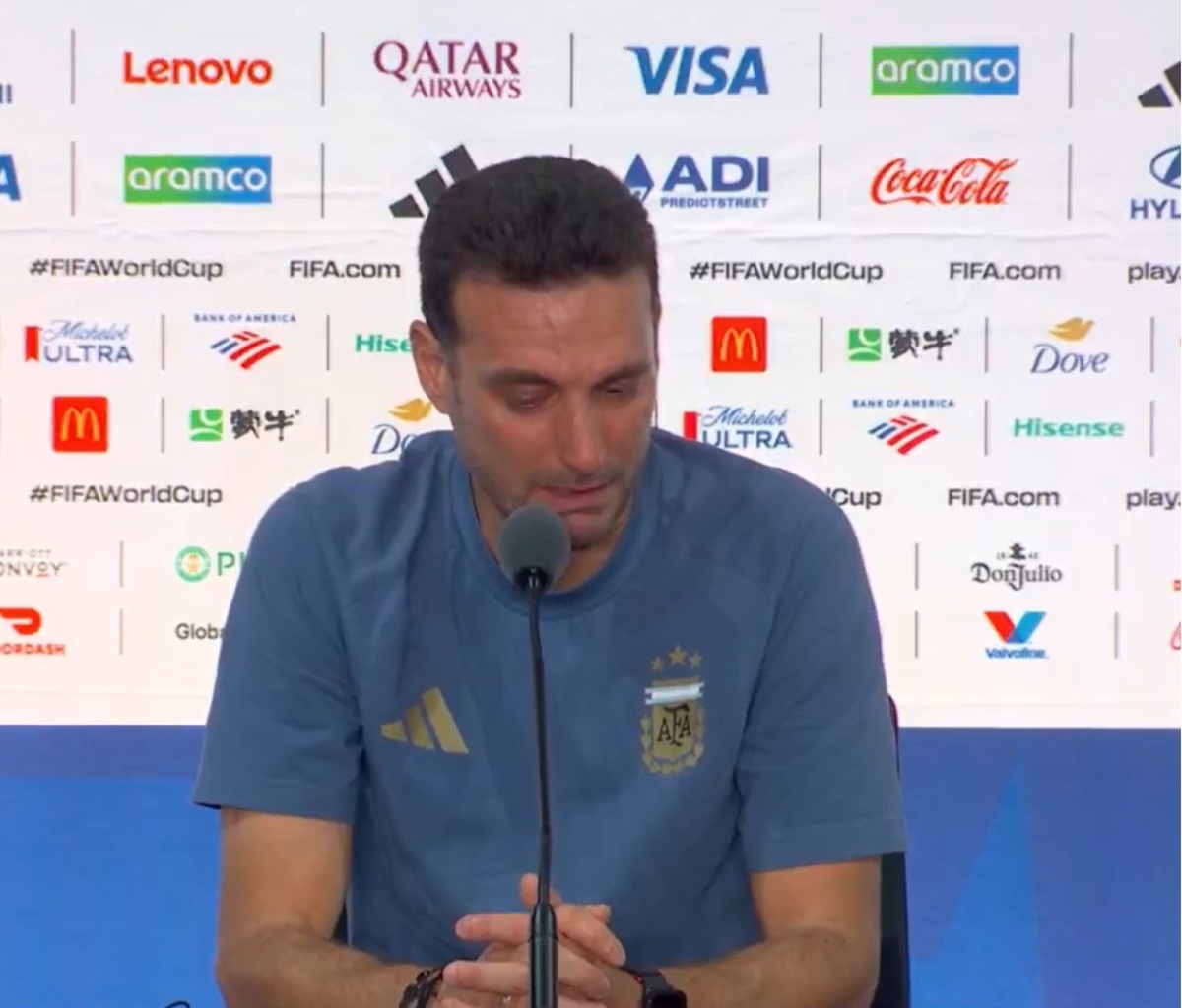 Scaloni, înecat în lacrimi FOTO. Selecționerul Argentinei s-a oprit brusc din declarații și a plecat plângând: „Mă doare sufletul”