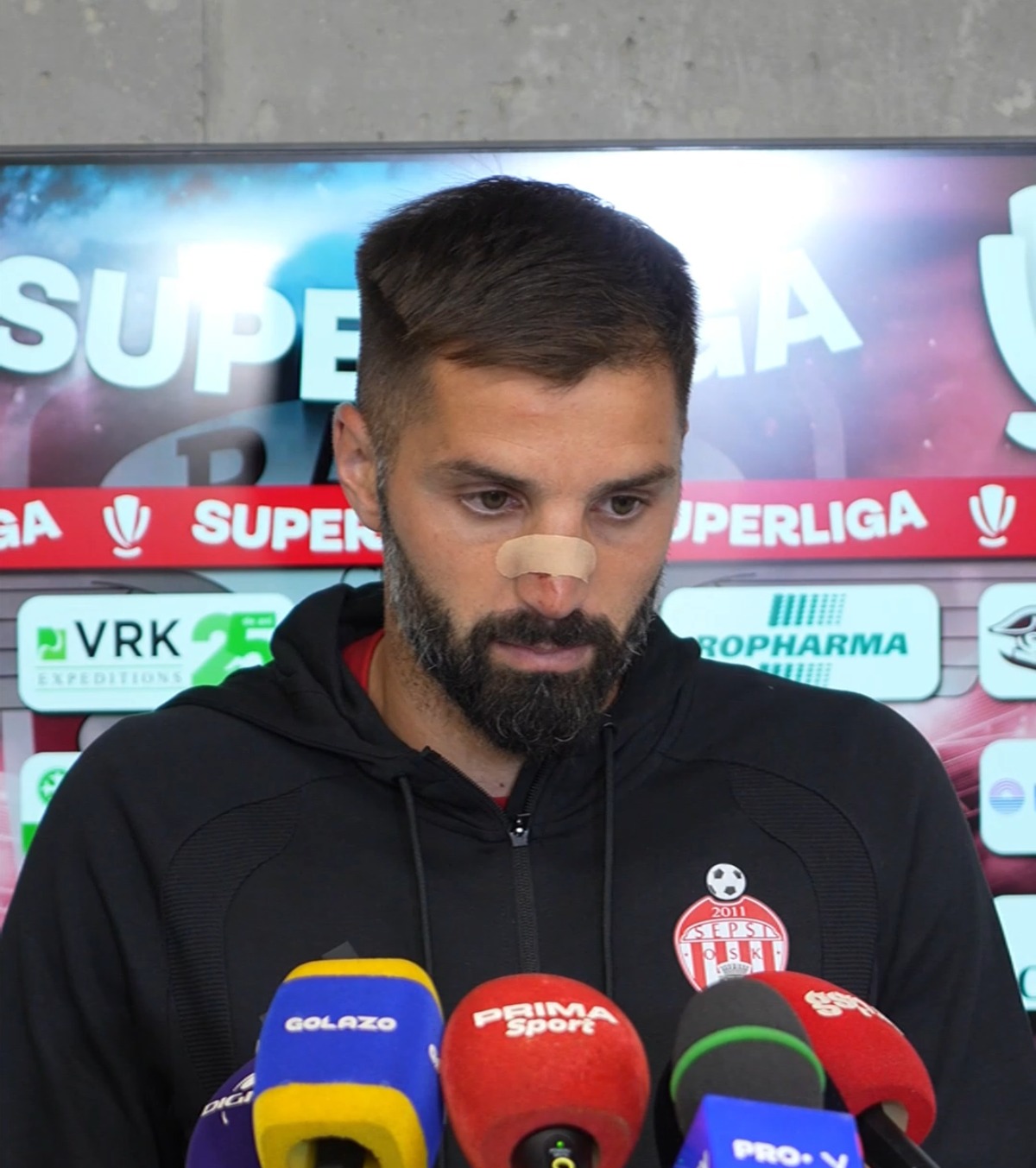 „Am făcut o greșeală” Dobrosavlevici, după cartonașul roșu primit cu Rapid: „Ne-am împiedicat și arbitrul a decis că e fault”