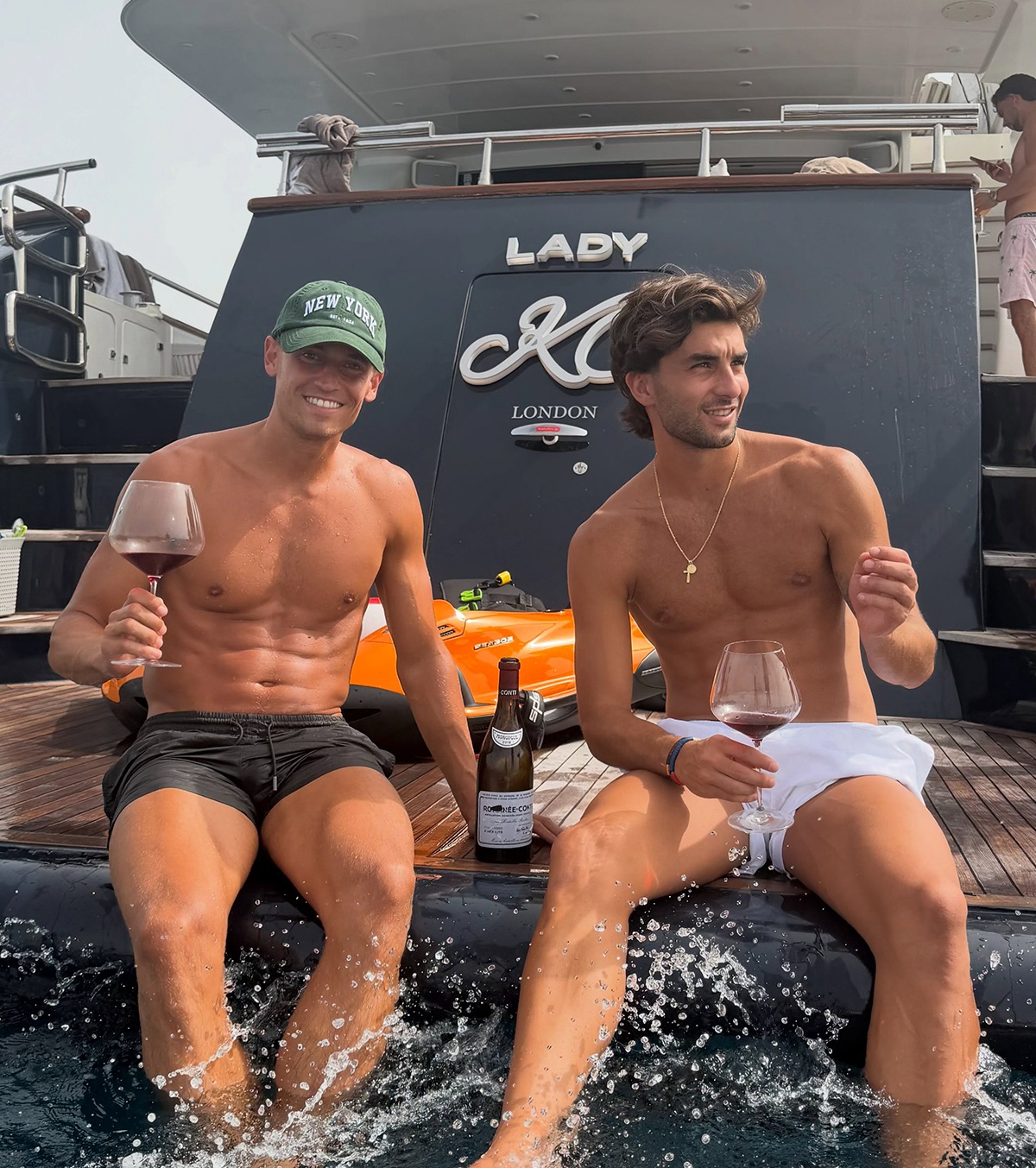 Vin mai scump decât un iaht Ferran Torres și Marcos Llorente au sărbătorit succesul de la CM 2026 în Ibiza, cu una dintre cele mai rare și scumpe băuturi din lume