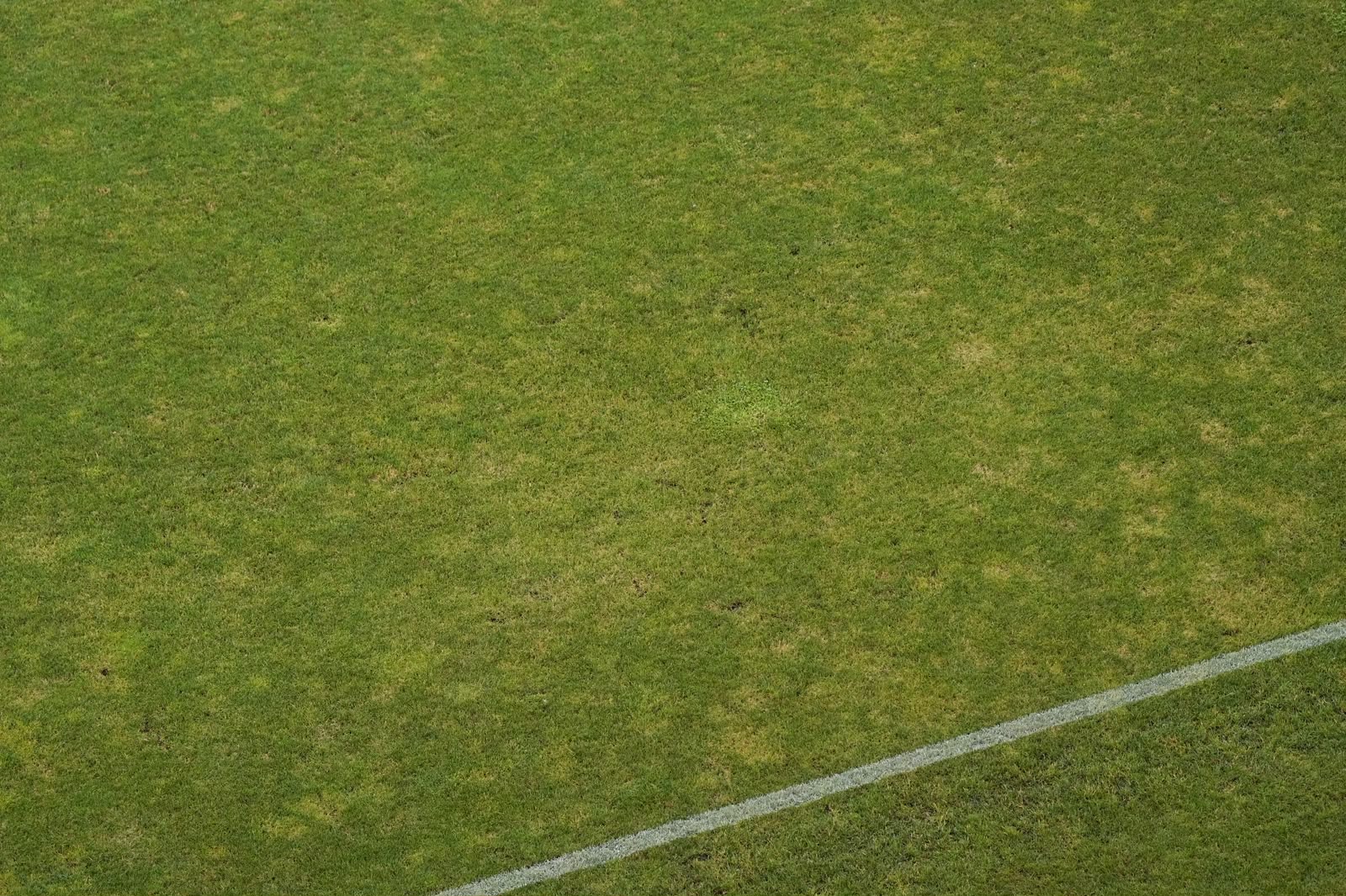 Aici vrea să se mute FCSB! FOTO. Gazonul de pe „Arc” arată deplorabil! Ar trebui să fie gazdă pentru 8 meciuri în următoarea lună