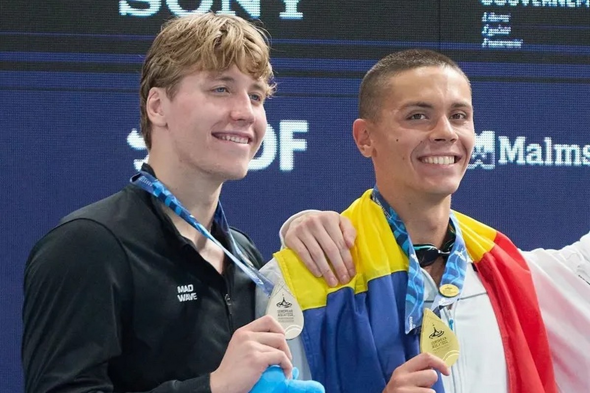Egor Kornev și David Popovici, pe podium, la Paris (foto: Raed Krishan/GOLAZO.ro)