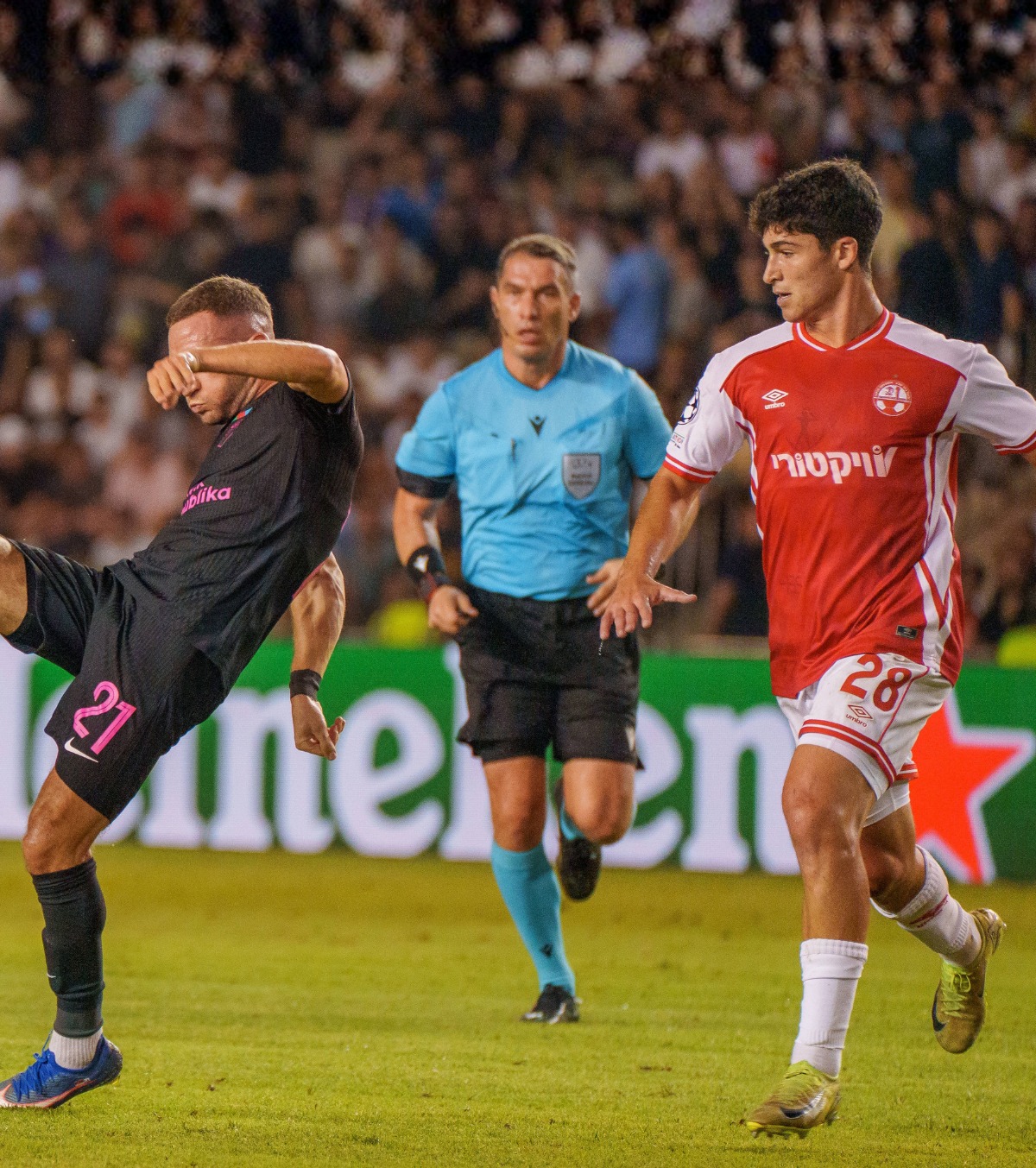 Kovacs, jocul și scandalul!   FOTO:  Al doilea meci de Champions,  al doilea cu acuzații grave.  Primul jucător eliminat, atac frontal. Ce a spus de arbitru!