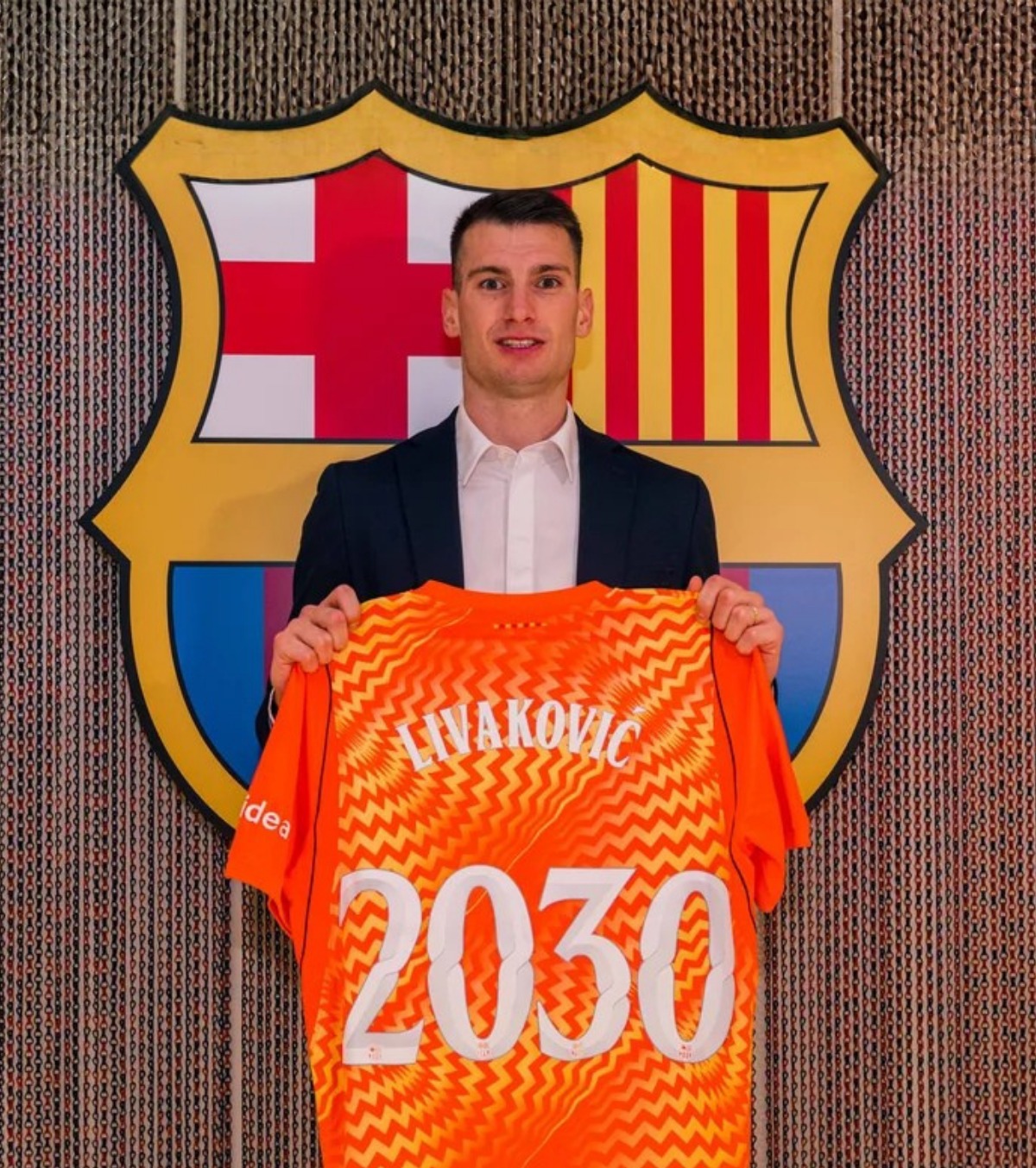 Barcelona nu se oprește   Catalanii  au transferat un portar  de la o echipă din estul Europei