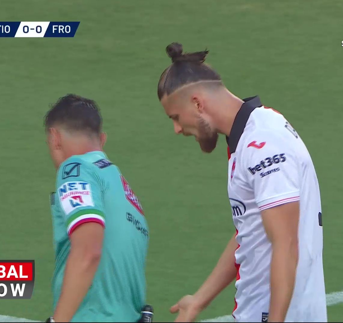 Drăgușin, încă un meci de uitat   FOTO.    Ce erori mari  a comis cu Frosinone + Bîrligea, primele minute în Serie A