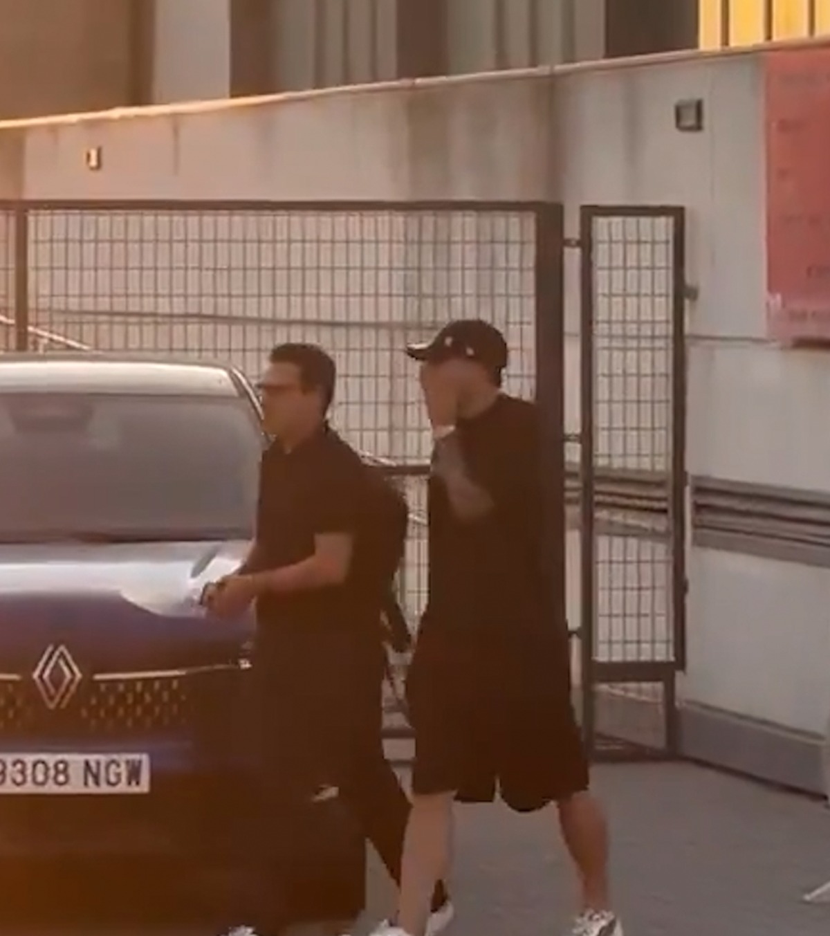 Rațiu, vizibil afectat    VIDEO.  A plecat  foarte nervos  de la baza lui Rayo! Primele imagini după ce transferul la Fulham a picat