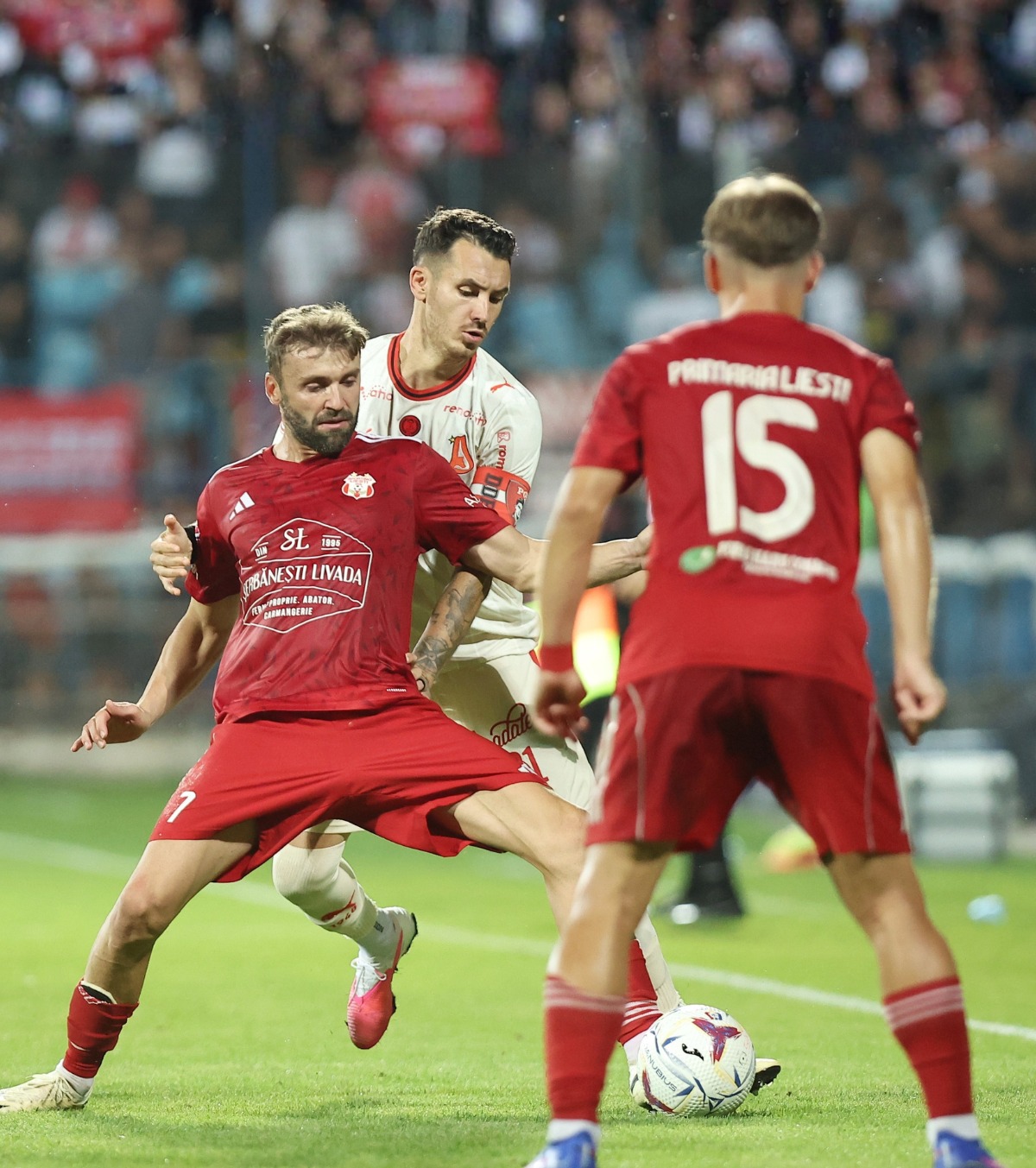 I-a dat gol lui Dinamo după o zi de muncă   Povestea lui Petrișor Voinea,   atacantul care a împărțit vestiarul cu Lucarelli și Diamanti