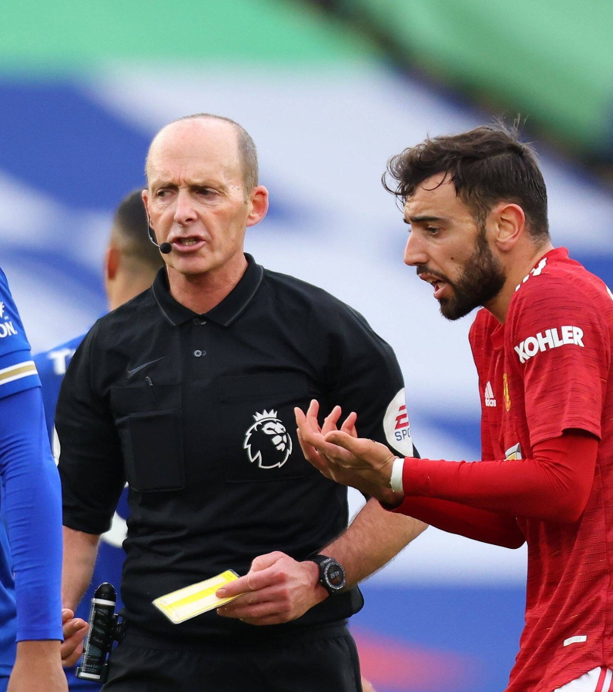 Dezvăluire incredibilă   Ce obișnuia să facă un celebru arbitru din Premier League  în timpul meciurilor