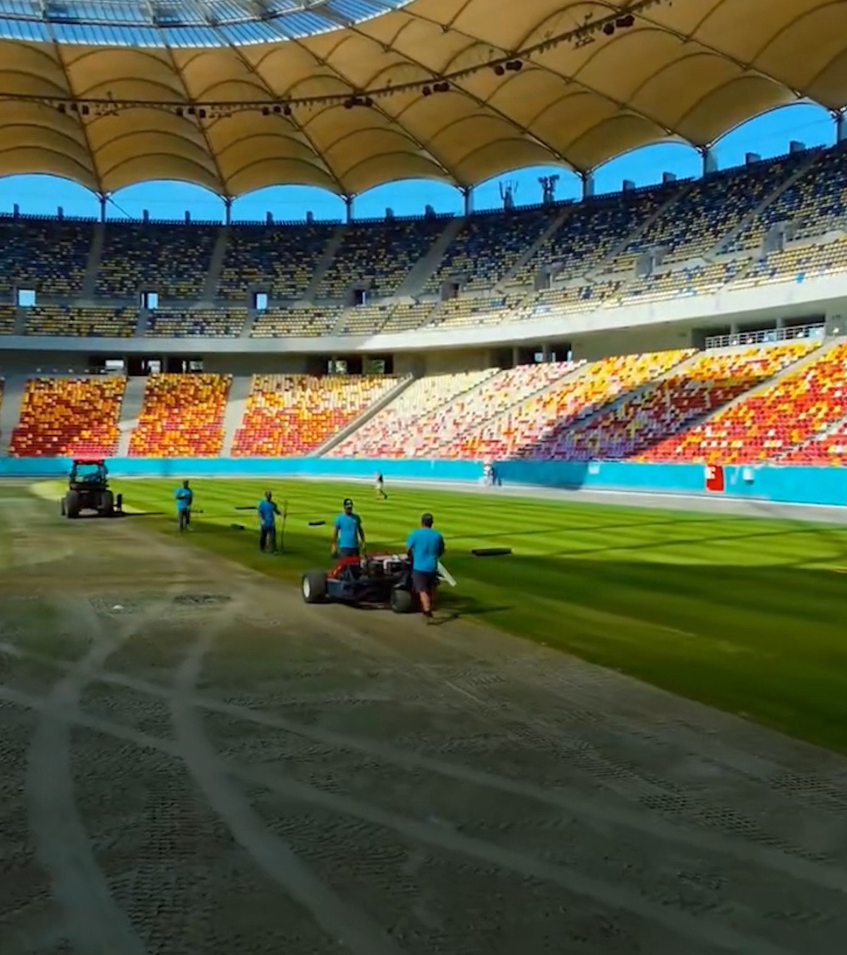Revine fotbalul pe Arenă   VIDEO.  Imagini cu schimbarea gazonului +  când pot juca Dinamo și FCSB  acolo